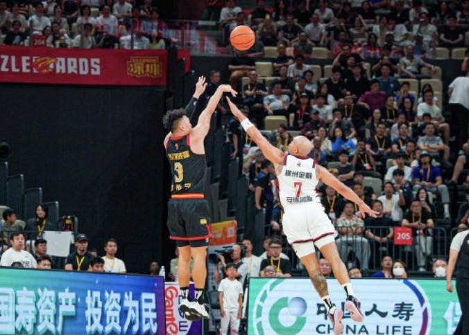 皇冠体育登录入口-贺希宁：没有团队帮助我拿不到MVP，感谢今晚所有人复出的努力